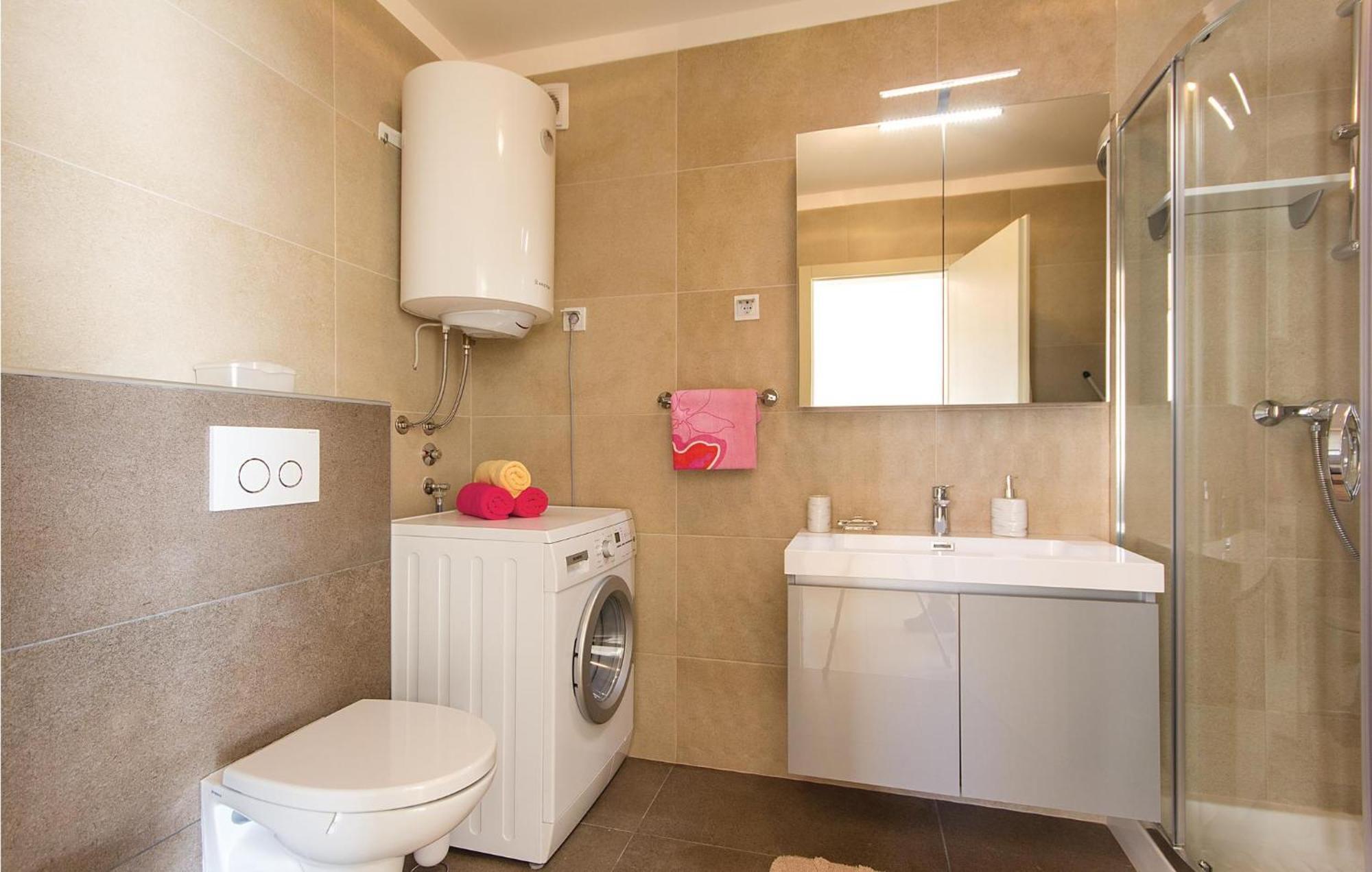 Lovely Apartment In Medulin With Kitchen Ngoại thất bức ảnh